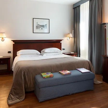 Готель Starhotels Excelsior 4*