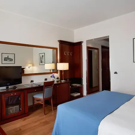 Готель Starhotels Excelsior 4*