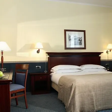 Starhotels Excelsior Болонья