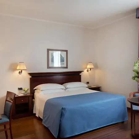 Готель Starhotels Excelsior